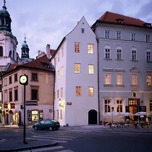 Otel U Tri Bubnu, Prag