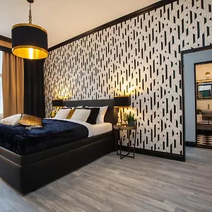 Otel Golden, Prag